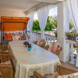 2 Bedroom Lovely Apartment In Banjol