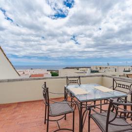 Spacious apartment with the private terrace, hotel a Arona