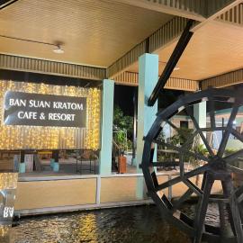 BAN SUAN KRATOM CAFE AND RESORT, hotell i Nakhon Pathom