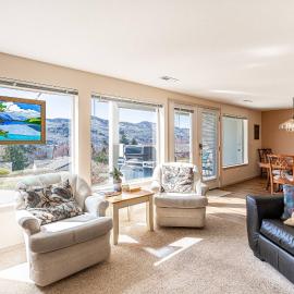 Condo in Chelan - Mountain Views, hótel í Chelan