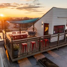 Viesnīca Designer Penthouse with Rooftop Deck Near Downtown and Lookout Mtn pilsētā Čatanuga