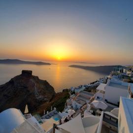 Amazing Room on the Cliff with shared pool & Buffet breakfast