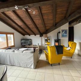 Cosy and quiet private place in Central Valais, hotelli kohteessa Savièse