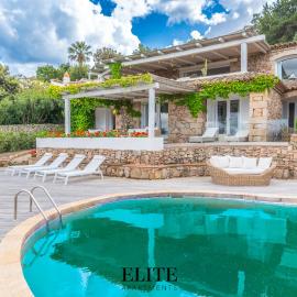 Prestigiosa Villa di Lusso con Vista Mozzafiato
