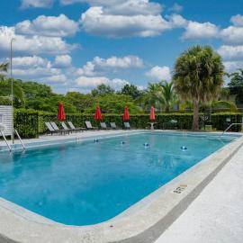 Riverwatch Apartments By Lowkl, hotell sihtkohas Jensen Beach