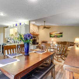 Holiday Island Family Home on 13th Green!