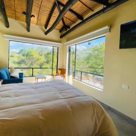 Monteverde Best Inn - HOTEL, hotel Tenza városában