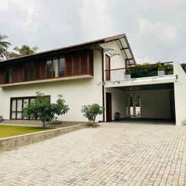 Lake Round Luxury House, hotel a Kurunegala