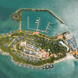 Riahi Villas by Swiss-Belhotel, Nirup Island, Hotel in Belakangpadang