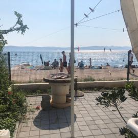 Beachfront Villa Ksenija - 4 bedrooms & parking, hotel in Bibinje