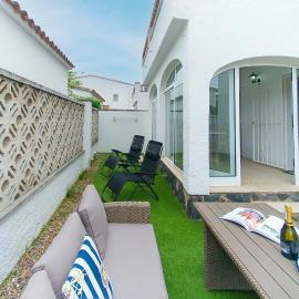 WELCS CASA 089 EMP Cerca del mar, patio y parking privado