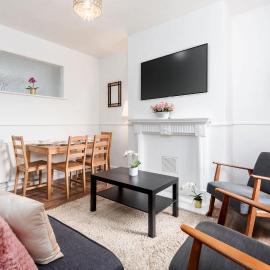 Convenient 4 Bedroom Home in Central Grimsby