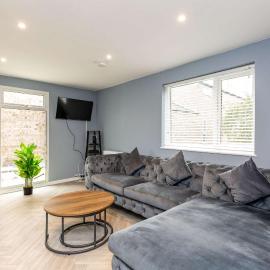 Modern & Stylish 3 Bedroom Home in Peterborough