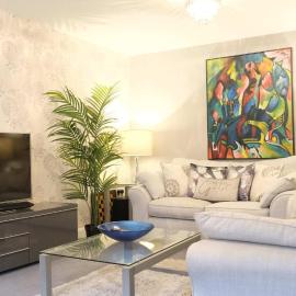 Spacious 4 Bedroom Home with Garden in Bedford, hotel u gradu Bedford