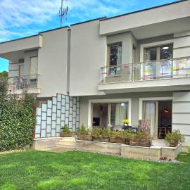 Perla Resort, hotel in Lalzit Bay
