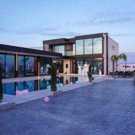 Mega Luxury Villa – hotel w mieście Rrushkull
