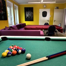 Landsberg में, होटल Large accommodation for up to 18 people near Halle Leipzig with Pool Table