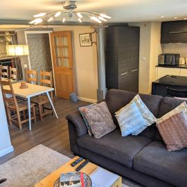 Old Brewery home with pool and gym access, hotel en Oakhill