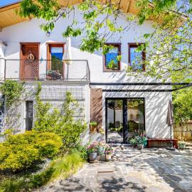 Old Town 2BR Spacious House with Private Garden and Free Parking, hotel u gradu Plovdiv