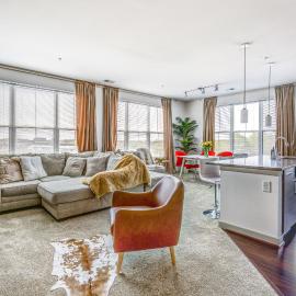 Luxury Downtown Crown Apartment, hotell i Gaithersburg