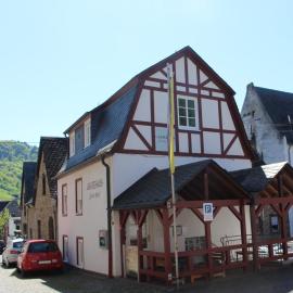 Weingut Loescher-Erben Gästehaus an der Burg, hotel a Senheim