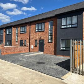 Brand New, Immaculate 3 Bed 3 Shower room House, hotel in Cheshunt