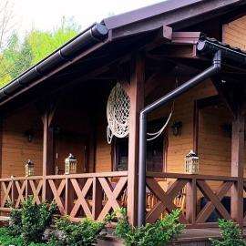 Domek Letniskowy Zielone Tarasy z Sauną i Jacuzzi, מלון בKorczyna