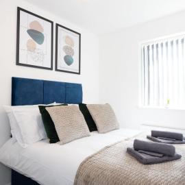 Contemporary 3 Bedroom Home with Garden & Parking