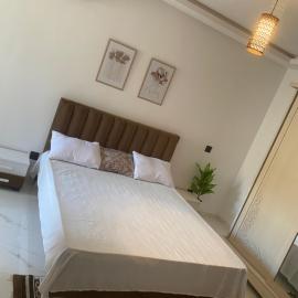 Perla s2 ain zaghwen la marsa, hotel i Al ‘Uwaynah