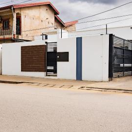 Douala में, होटल Villa Blanche de 3 chambres - Modulable en appartement de 2 chambres