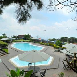 Hotel Amanda Hills Bandungan, хотел в Бандунган