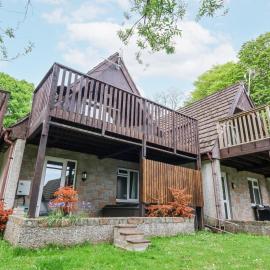 23 Valley Lodge with Hot Tub, hotel in Callington