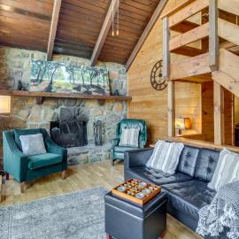 Luxe Ellijay Cabin! Grand Views, Games & Hot Tub