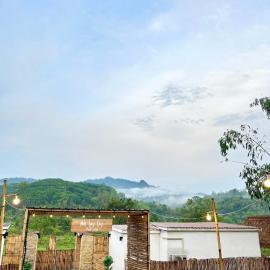 อาเลเล พูลวิลล่า ahlaylay pool villa, hotell i Ban Ku Phadu