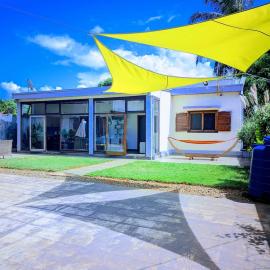 NEW - Maison Lisy - 10 min walk to beach, hotel din Manakara