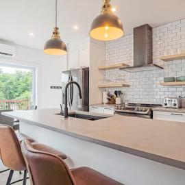851 condo in Bromont Vieux Village mountain view, hotel v destinaci Bromont