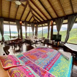 Sloth Suite At Birdsong Romantic Suite W Jacuzzi, hotel in El Castillo de La Fortuna
