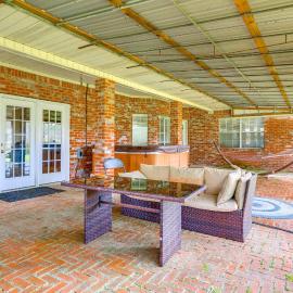 Home w/ Large Yard + Pond On-Site: 15 Mi to Biloxi, hotel Gautierben