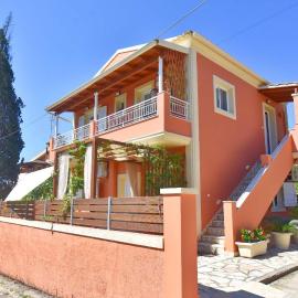 Kosmas Family House Apartment 2, hotel a Kanálion
