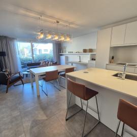 Luxe appartement inclusief garage rustig gelegen nabij zee