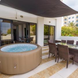 Pernera One Suites in Pernera Protaras, hotel di Paralimni