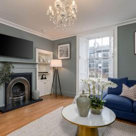 The Stirling Garden Townhouse - Private Courtyard, hotel a Stirling