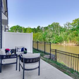 Steps to Lake Greenwood: Waterfront Gem w/ Patio, hotel sa Greenwood