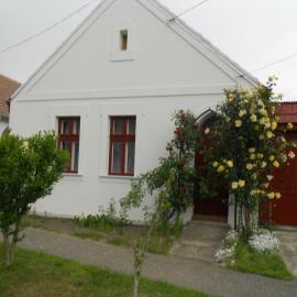 Hanytündér Vendégház, hotel in Agyagosszergény