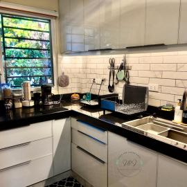J&J Antipolo Place 2BR with Netflix & Karaoke: Antipolo şehrinde bir otel