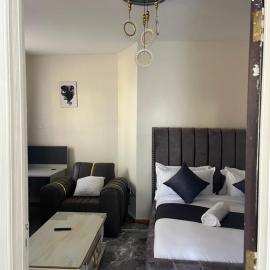 Sahel Executive Studio apartment with separate kitchen and bathroom in another section from the main room for cheap accommodation in Elgon View near Eldoret sports club,Rapha Hospital, Naivas supermarket, rupha mall, and Eldoret International Airport, hotel di Eldoret