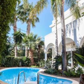 Stunning villa with private pool in Alimos Athens