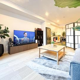 Luxurious Apartment In heart of Bankstown CBD, hotel in Bankstown