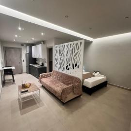 krya suites, hotel v destinácii Livadia
