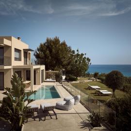 Uparati villa - Hilltop Sea View Retreat by the beach, מלון בטסיליבי